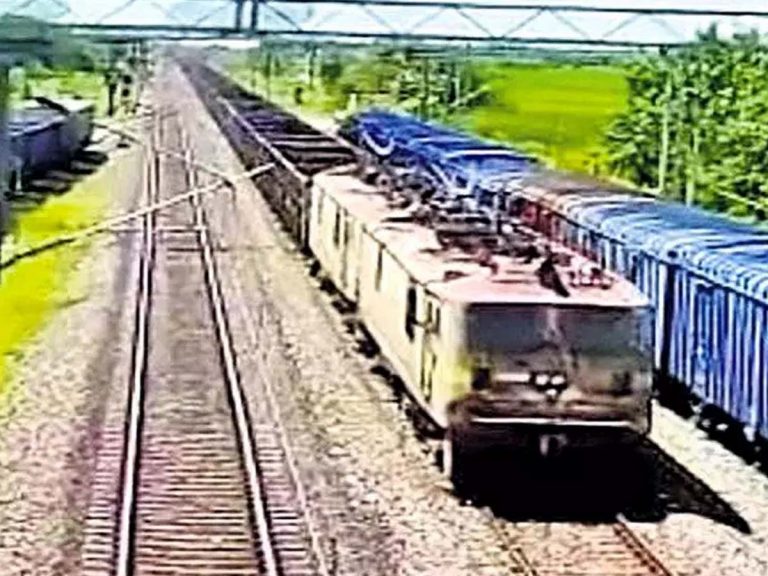 విజ‌య‌వాడ‌లో మొద‌టిసారి త్రిశూల్ రైలు… ప్ర‌త్యేక‌త‌లు ఇవే…