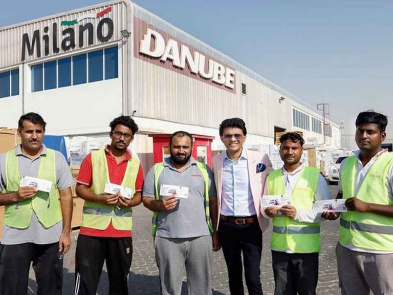 ఇండియా పాక్‌ మ్యాచ్‌కు వంద టికెట్లు ఫ్రీగా ఇచ్చిన వ్యాపార‌వేత్త‌…