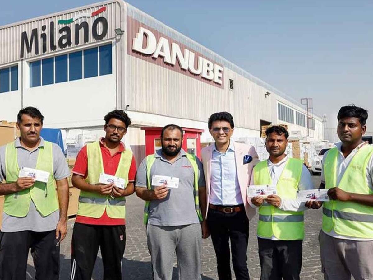 ఇండియా పాక్‌ మ్యాచ్‌కు వంద టికెట్లు ఫ్రీగా ఇచ్చిన వ్యాపార‌వేత్త‌…