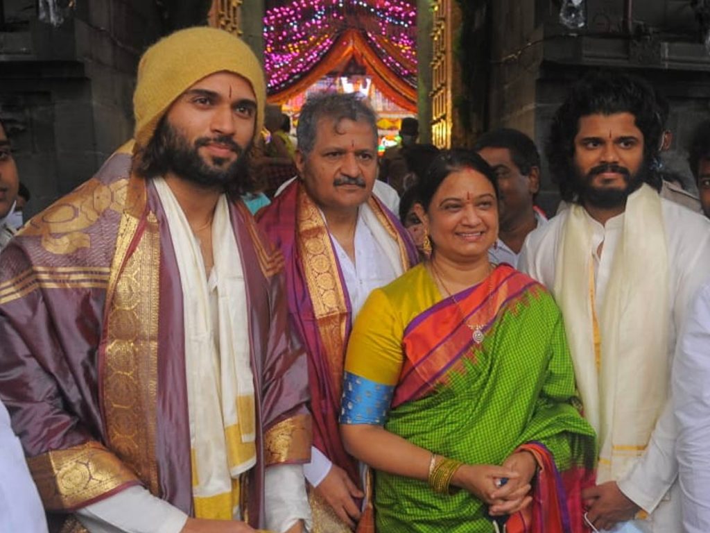 Vijay Devarakonda visited Tirumala with Family