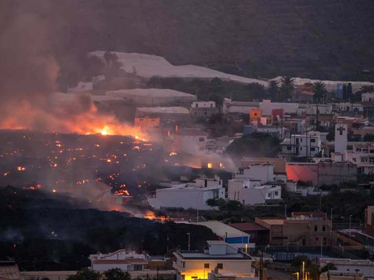 ఆ దేశాన్ని భ‌య‌పెడుతున్న అగ్నిప‌ర్వ‌తం…