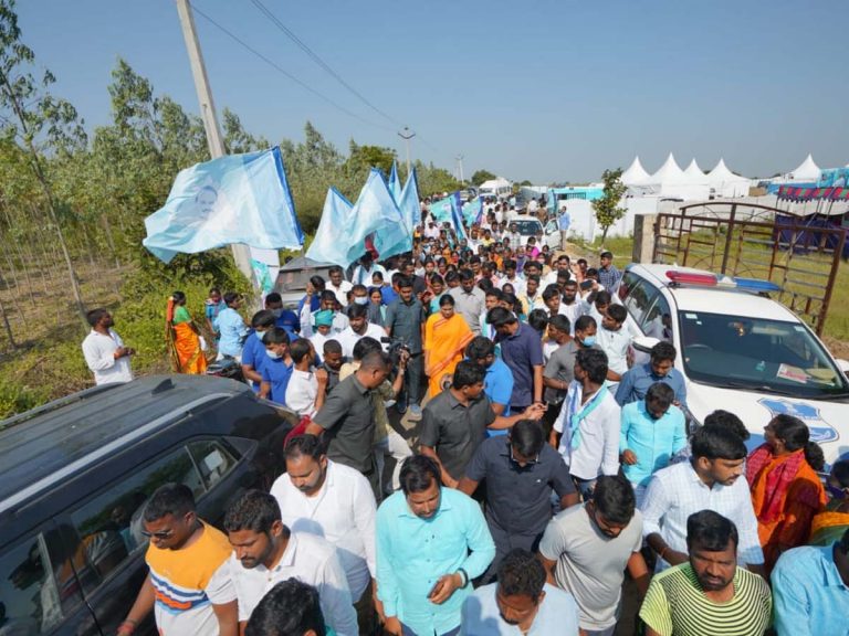 ముగిసిన ష‌ర్మిల రెండో రోజు పాద‌యాత్ర‌…