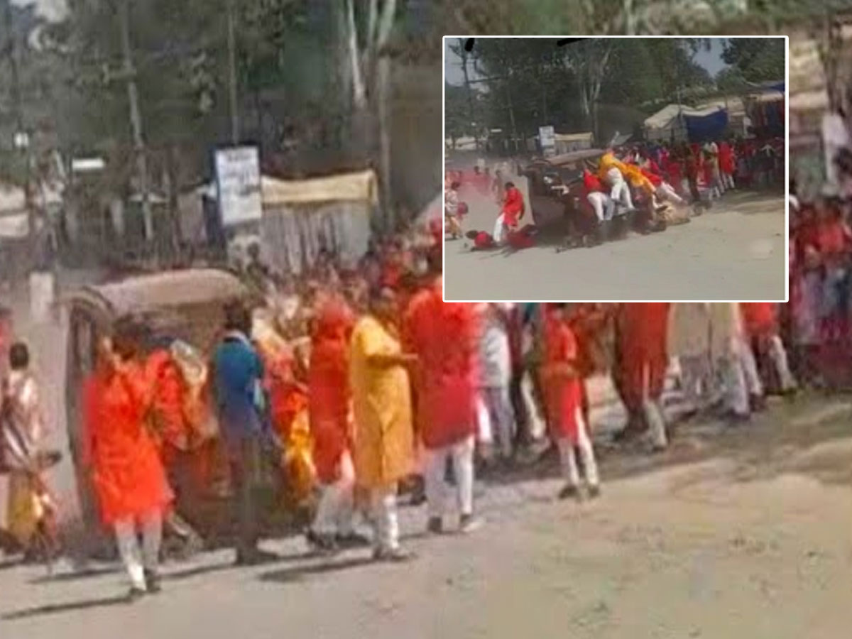 దుర్గామాత నిమజ్జన యాత్రలో విషాదం.. కారు దూసుకెళ్లి నలుగురు మృతి