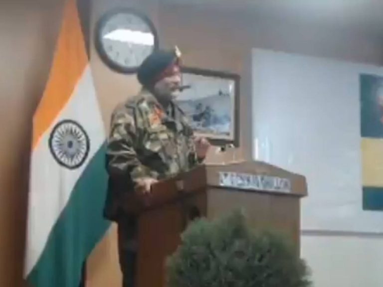 కశ్మీర్‌ ప్రజలపై ఆర్మీ అధికారి సంచలన వ్యాఖ్యలు