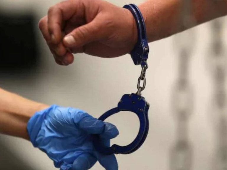 ఉపాధి హామీ పనుల్లో అక్రమాలు.. ఏడుగురు అరెస్ట్‌..