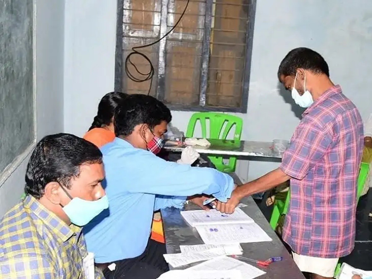 బద్వేల్ ఉపఎన్నిక.. అట్లూరులో దొంగఓట్ల కలకలం