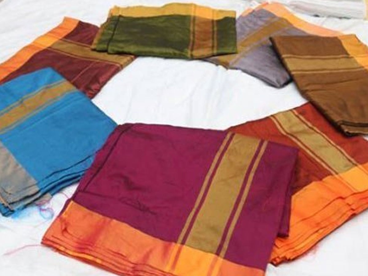 బతుకమ్మ చీరల పంపిణీ  ప్రారంభం : కేటీఆర్