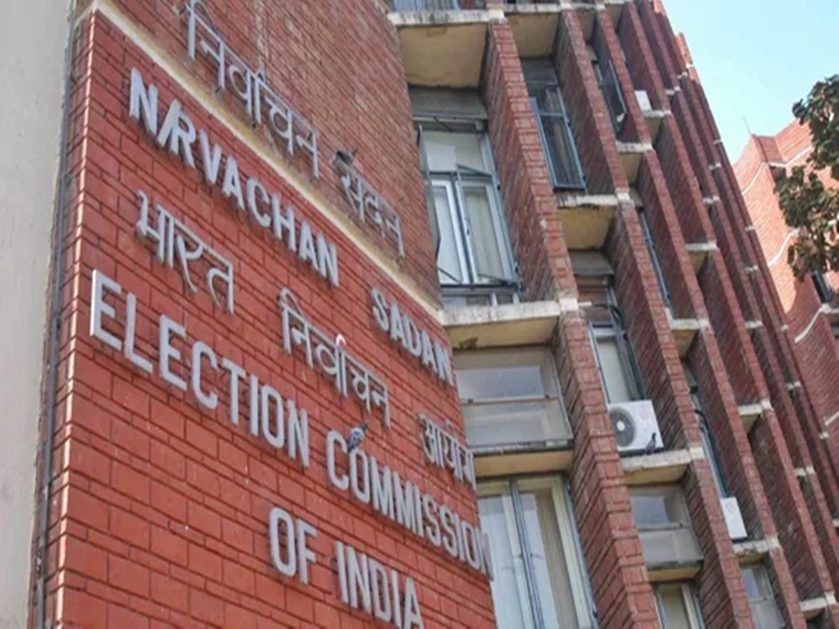 సీఈసీని కలిసిన వైసీపీ ఎంపీలు.. టీడీపీ గుర్తింపు రద్దు చేయాలని డిమాండ్