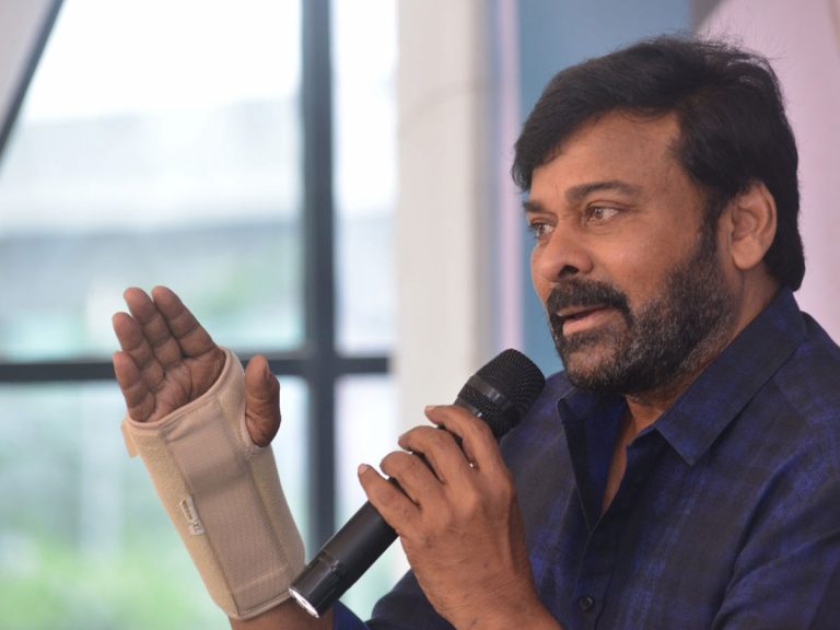 మెగాస్టార్ చిరంజీవి కుడి చేతికి సర్జరీ!