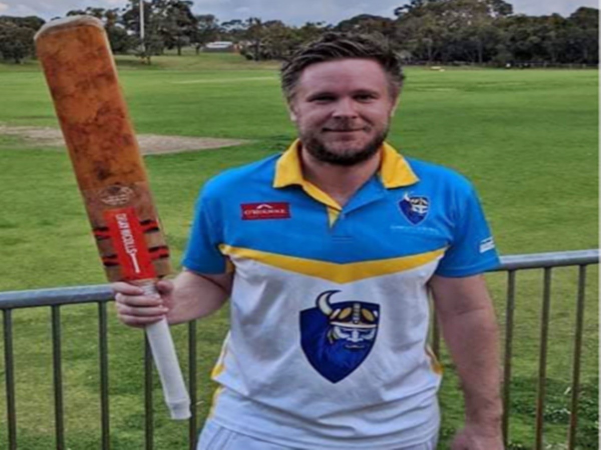 వారెవ్వా…  ఒకే ఓవర్‌లో 8 సిక్సర్లు కొట్టాడు