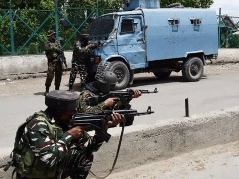 బ్రేకింగ్‌ : ఉగ్రవాదుల కాల్పుల్లో ఇద్దరు పోలీసులకు, జవాన్‌కు గాయాలు..