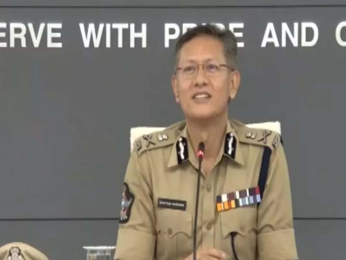 పోలీస్ వ్యవస్థపై రాజకీయ విమర్శలు వద్దు: డీ.జీ.పీ గౌతమ్ సవాంగ్