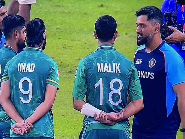 పాకిస్థాన్ ఆటగాళ్లు అందరూ ధోని అభిమానులే…