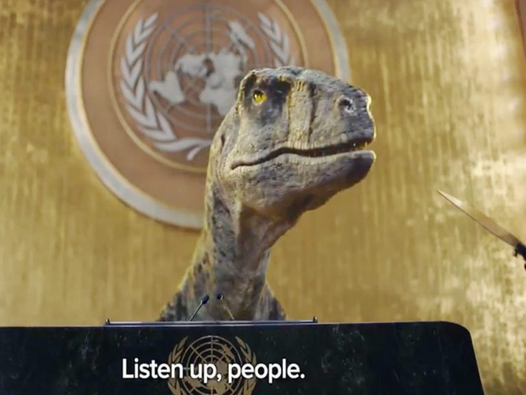 ఐక్యరాజ్య‌స‌మితిలో డైనోసార్‌… ప‌ర్యావ‌ర‌ణంపై చుర‌క‌లు…