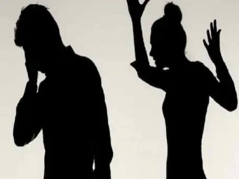 సార్.. నా భార్య నన్ను ఆ పని చేయమని వేధిస్తోంది.. కాపాడండి