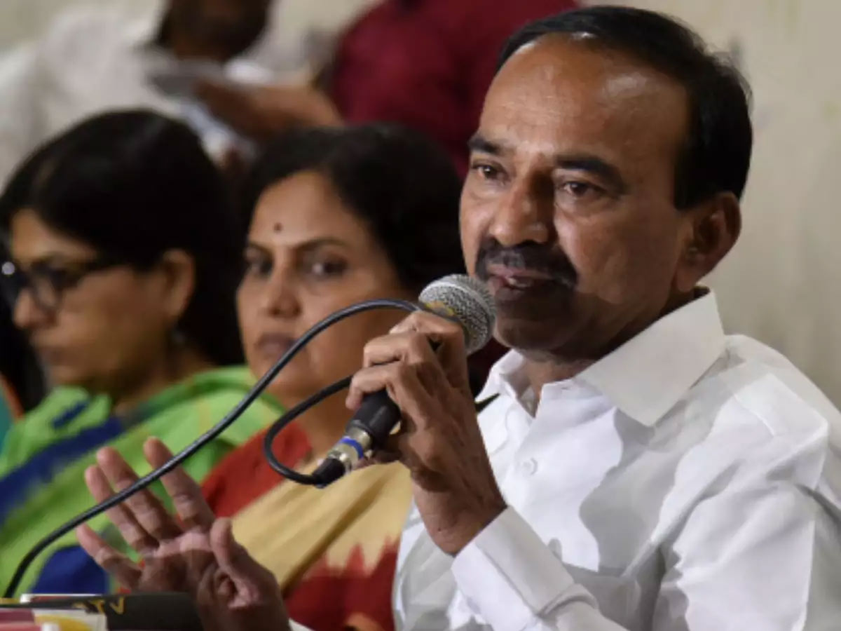 ఈటలకు షాక్ : హుజురాబాద్ బరిలో మరో ముగ్గురు రాజేందర్లు..!