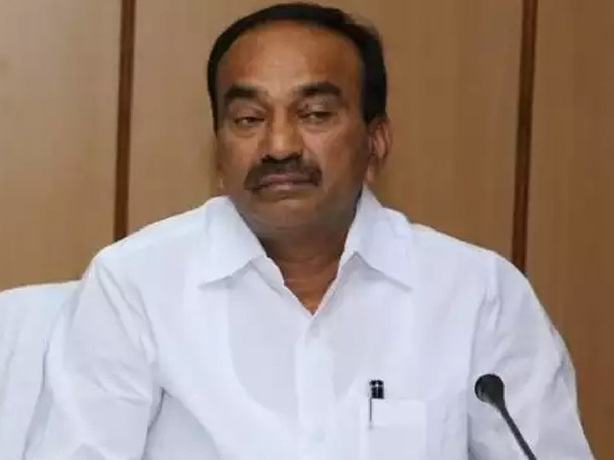 బ్రేకింగ్‌ : ఈటలకు షాక్‌ ఇచ్చిన పోలీసులు..