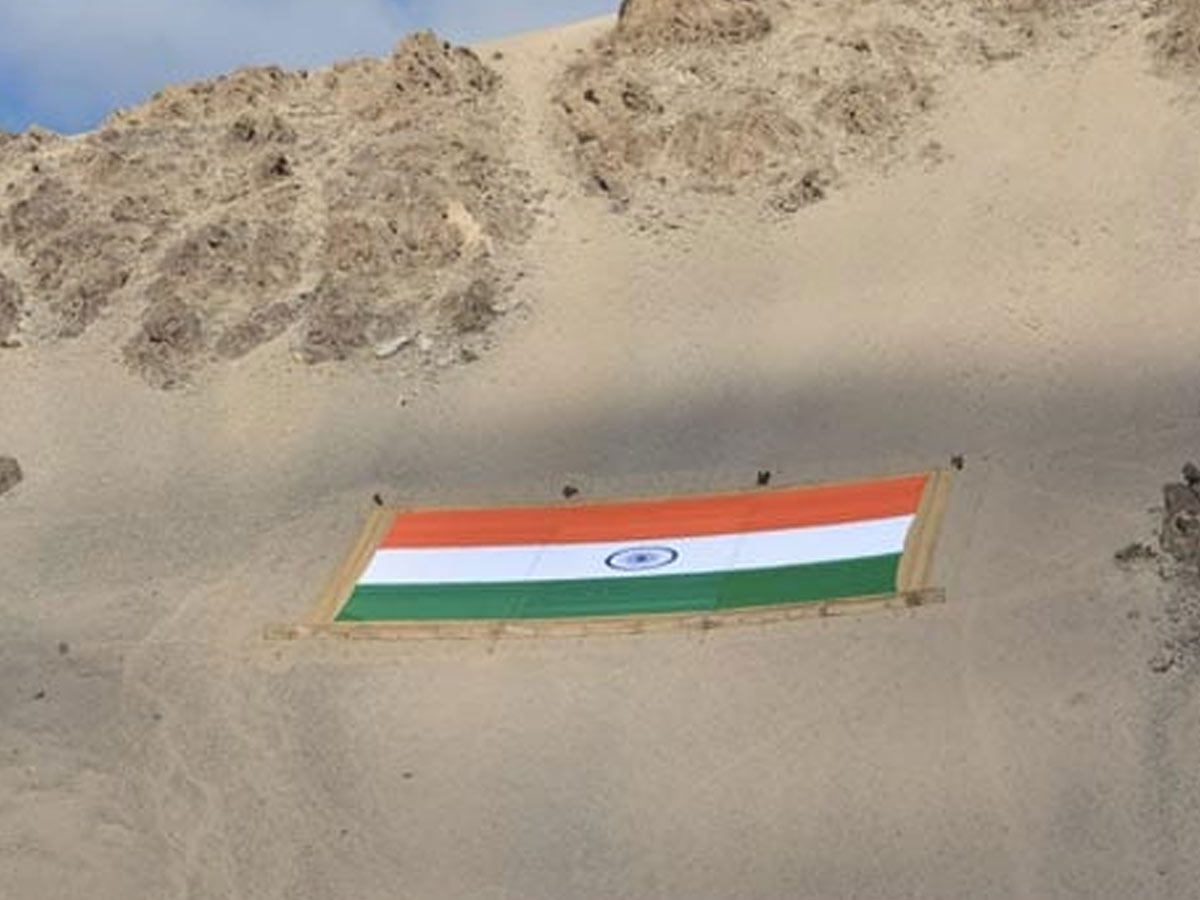 గాంధీ జయంతి సందర్భంగా అతి పెద్ద జెండా ఆవిష్కరణ…