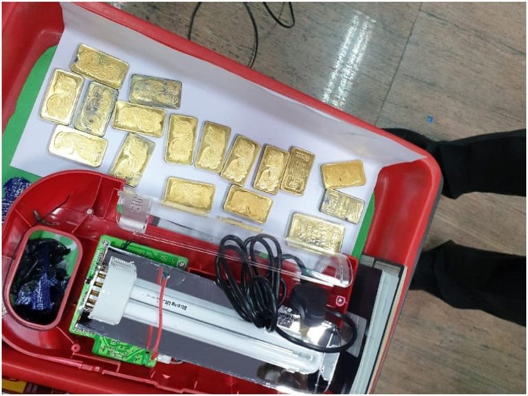 జైపూర్‌ ఎయిర్‌ పోర్టులో బంగారం గుట్టురట్టు