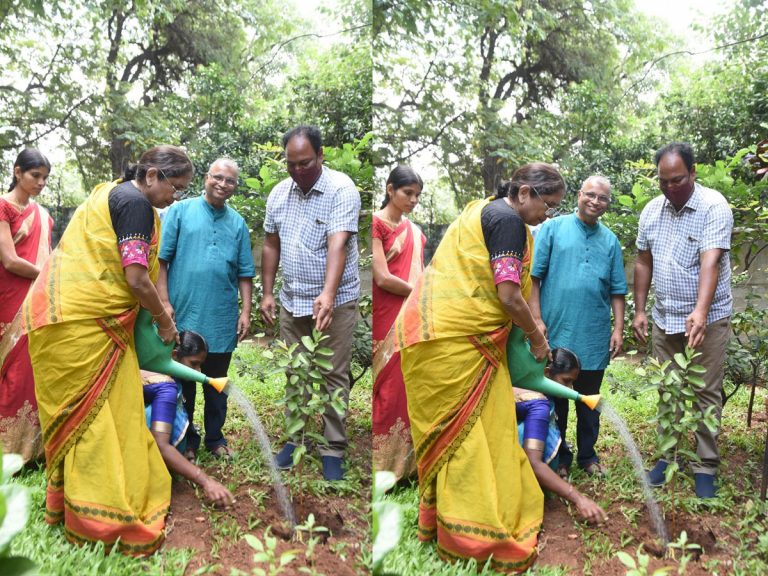 గ్రీన్ ఇండియా ఛాలెంజ్ స్వీకరించిన రామన్ మెగాసెసే అవార్డ్ గ్రహీత