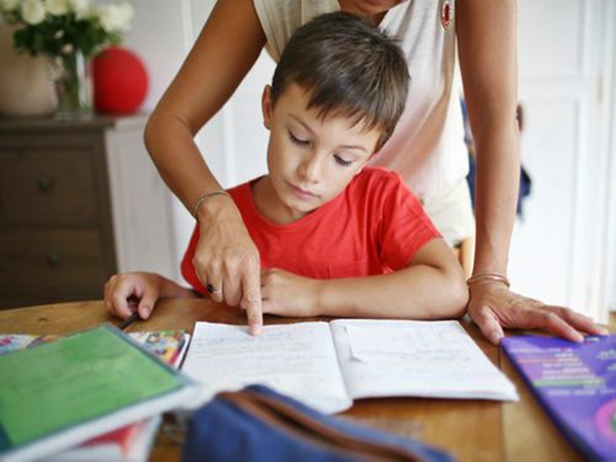 పిల్లలకు హోంవర్క్ తగ్గించేలా కొత్త చట్టం