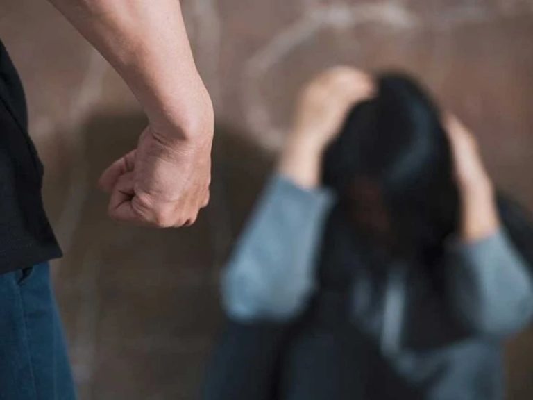 హైదరాబాద్‌లో దారుణం.. మూత్రం తాగాలని భర్త వేధింపులు