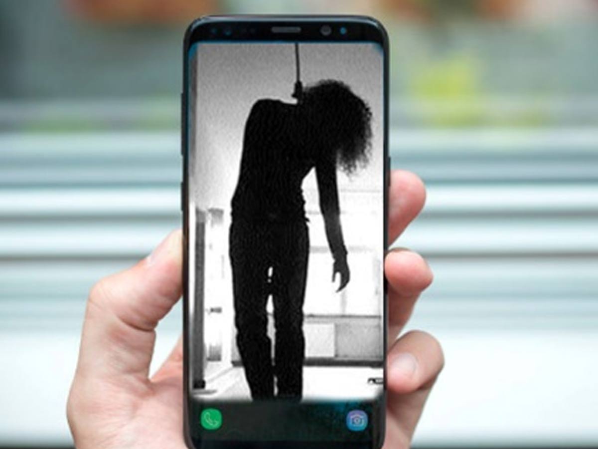 భర్తకు వీడియో కాల్  చేసి ఆ పనిచేసిన భార్య.. షాక్ లో బంధువులు