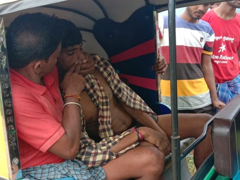 పునీత్ మృతిని తట్టుకోలేక ఇద్దరు అభిమానుల ఆత్మహత్య