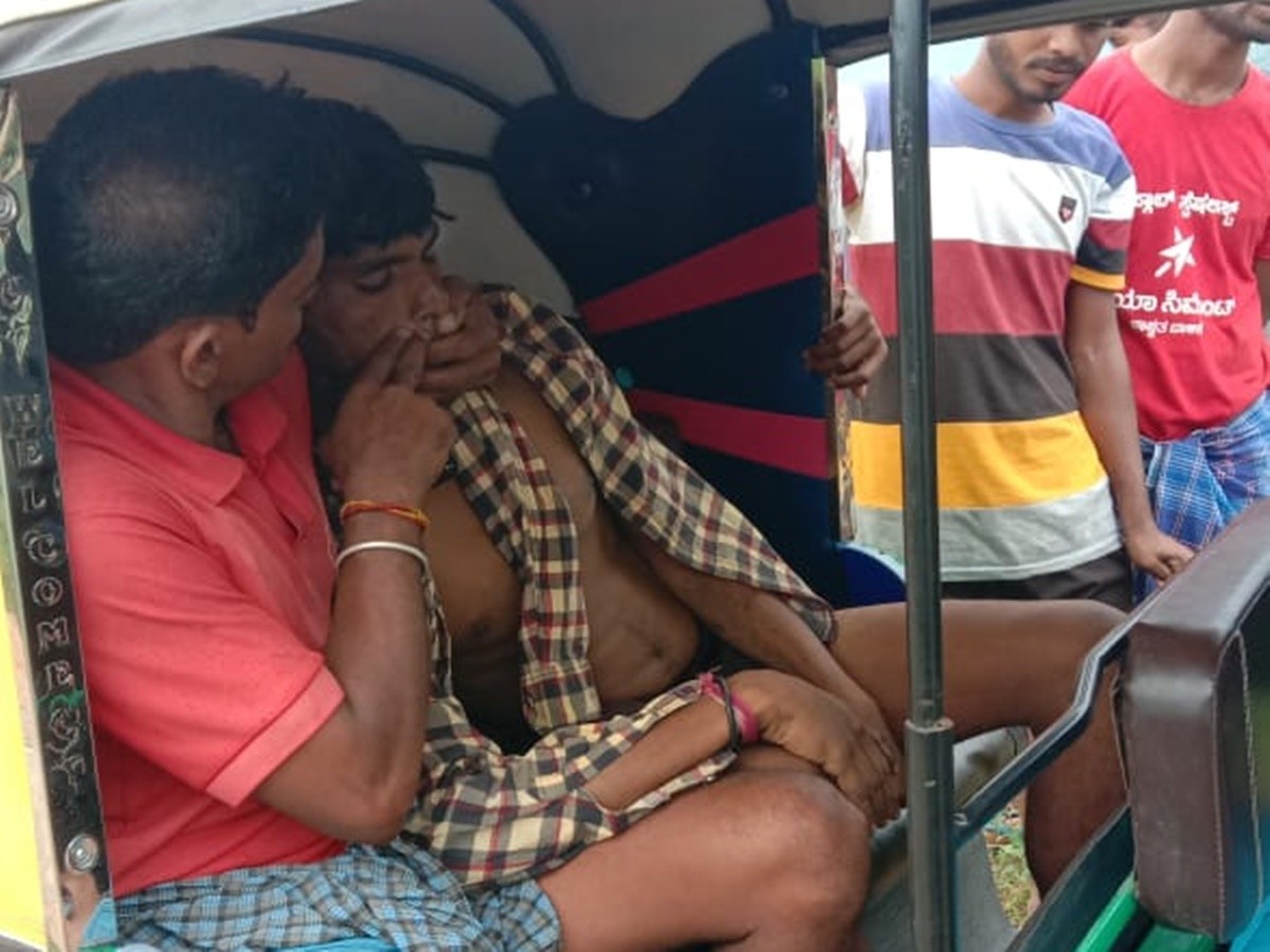 పునీత్ మృతిని తట్టుకోలేక ఇద్దరు అభిమానుల ఆత్మహత్య