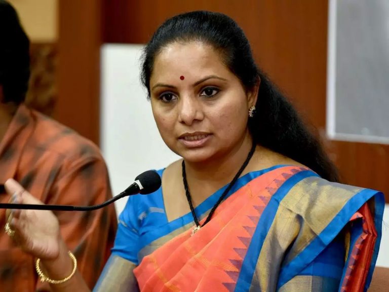 Kalvakuntla Kavitha : కేంద్రంపై మండిపడ్డ కవిత..