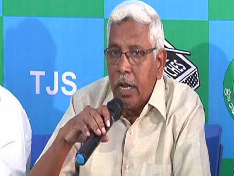 పాదయాత్ర చేస్తున్న రైతులకు కోదండరాం మద్దతు