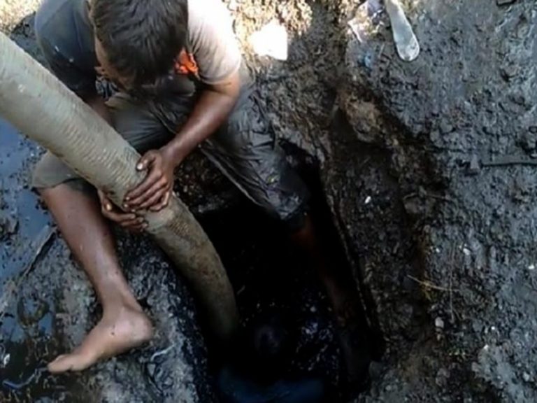 కర్నూలు జిల్లాలో విషాదం… సెప్టిక్ ట్యాంక్ క్లీన్ చేస్తూ వ్యక్తి మృతి