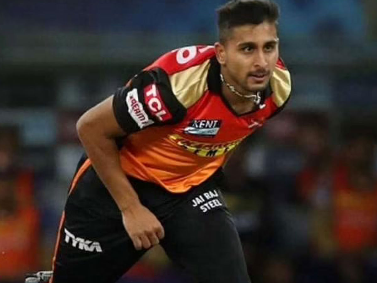 టీం ఇండియాలో హైదరాబాద్ బౌలర్ కు అవకాశం…