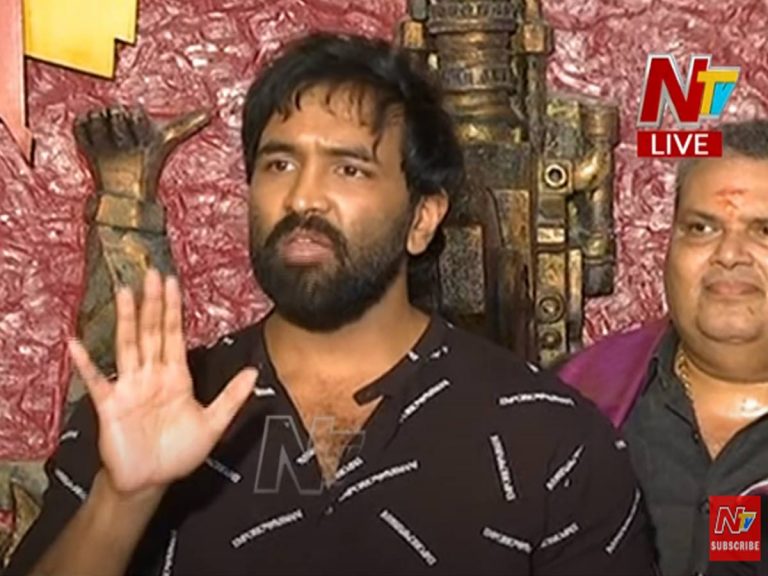 ప్రకాష్ రాజ్ ఓ అపరిచితుడు.. రియల్ లైఫ్‌లో కూడా యాక్ట్ చేస్తారు: మంచు విష్ణు