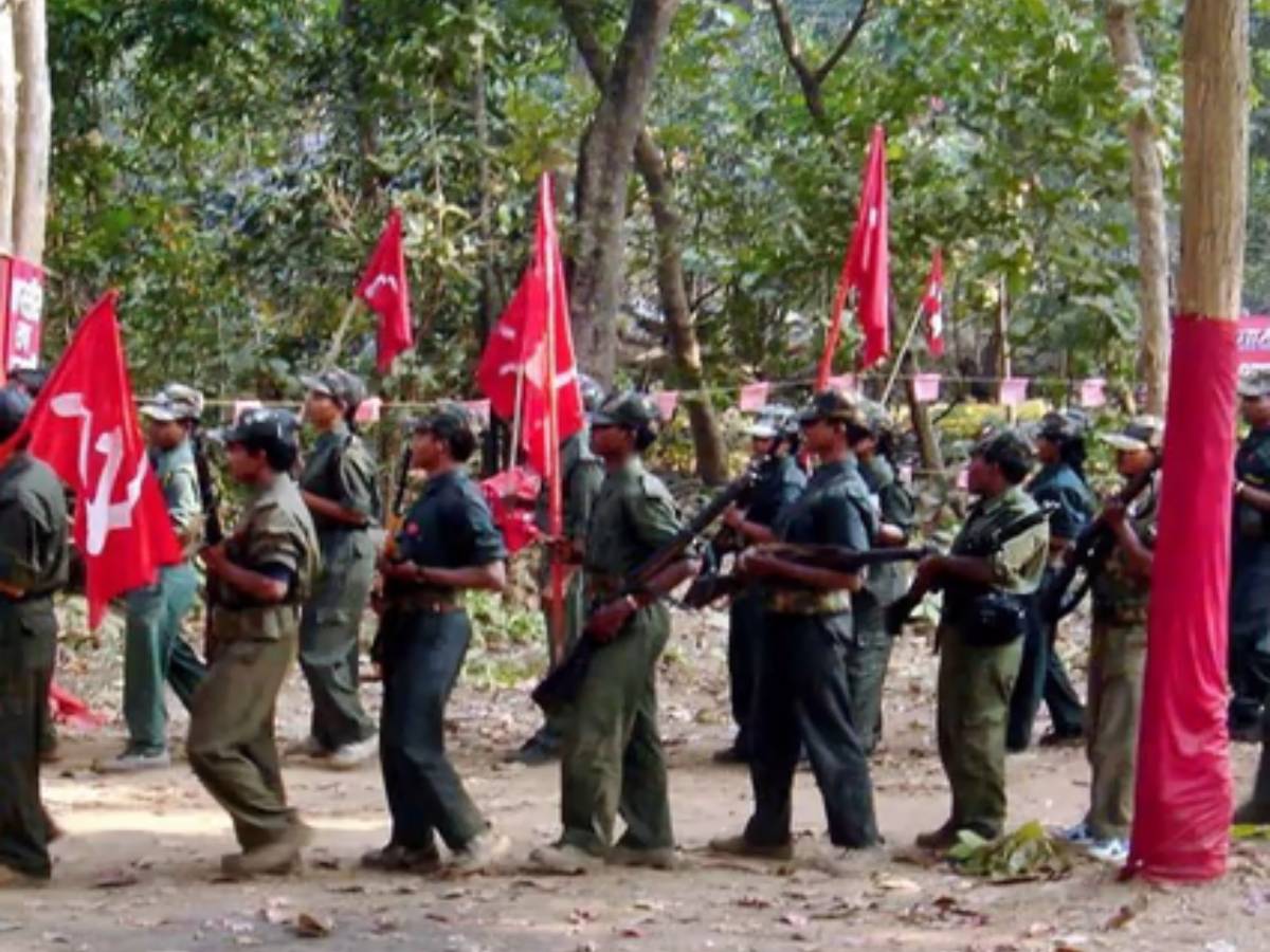 లోంగిపోయిన 43 మంది మావోయిస్టులు..