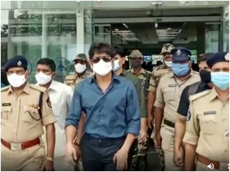 జగన్‌ని చూసి చాలా రోజులైంది.. అందుకే వచ్చా!