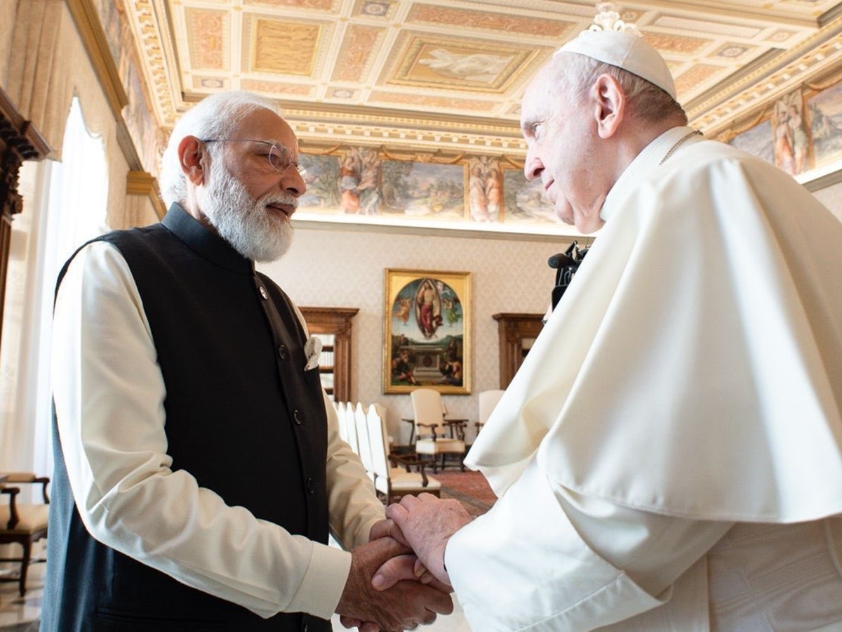 వాటికన్ సిటీలో అనుకోని అతిథి.. పోప్‌ను కలిసిన మోదీ