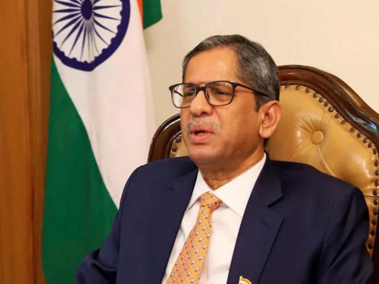 పీపీలు స్వతంత్రంగా వ్యవహరించలేకపోతున్నారు : జస్టిస్ ఎన్వీ రమణ