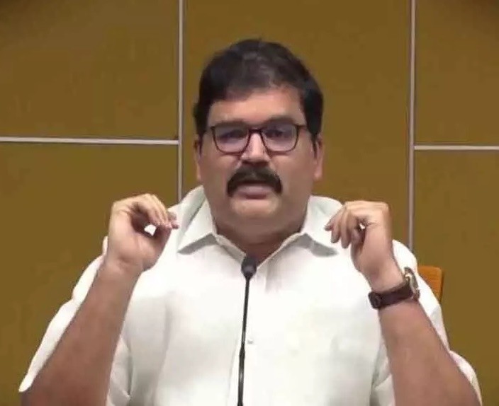 Tdp Leader Pattabhi: రేషన్ బియ్యాన్ని కొల్లగొడుతున్నారు