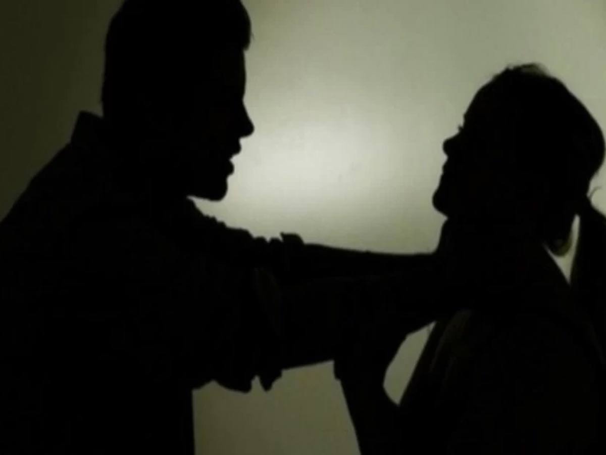 సాఫ్ట్ వేర్ ఇంజనీర్ దారుణం.. ఇద్దరూ ఆడపిల్లలే పుట్టారని భార్యను అలా చేసి