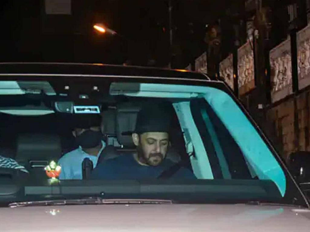 Salman Khan Visited Shah Rukh Khan's House after Aryan Khan Arrest