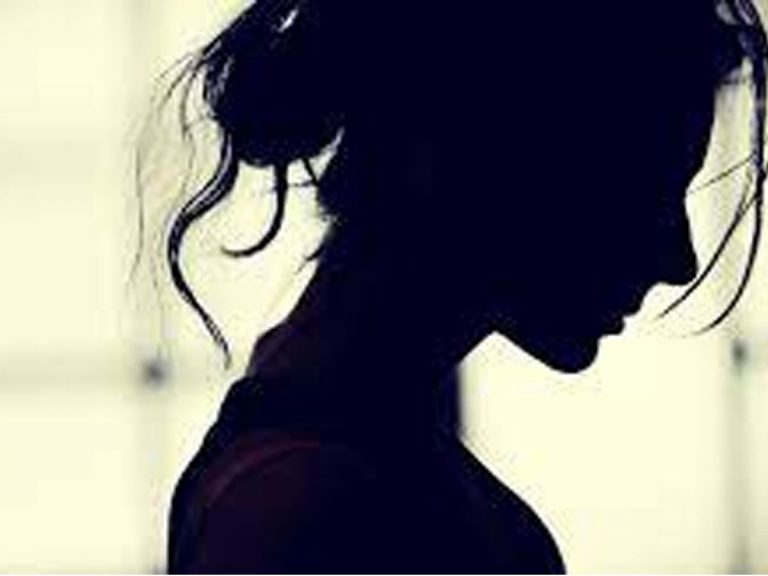 తండ్రి అలా అనడంతో ఆత్మహత్య చేసుకున్న మహిళ