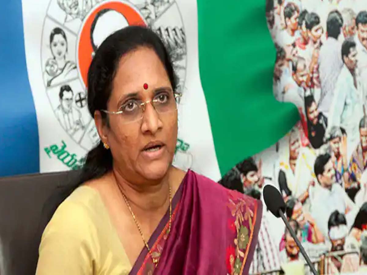 జగన్ పై కుట్రలు చేస్తే ఉరుకోం: మహిళా కమీషన్ చైర్ పర్సన్ వాసిరెడ్డి పద్మ