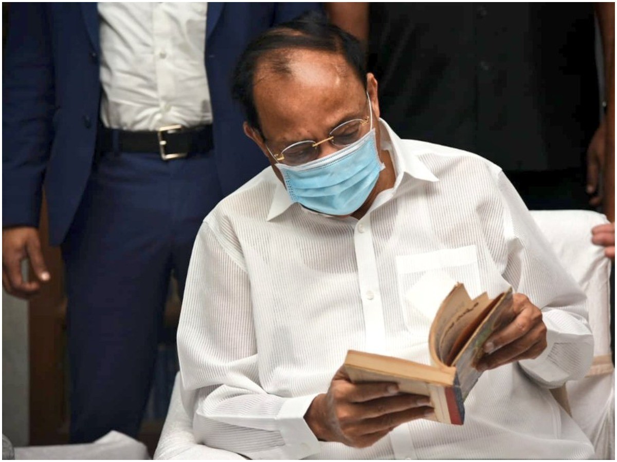 గ్రంథాలయాలు కనుమరుగు.. వెంకయ్య ఆవేదన