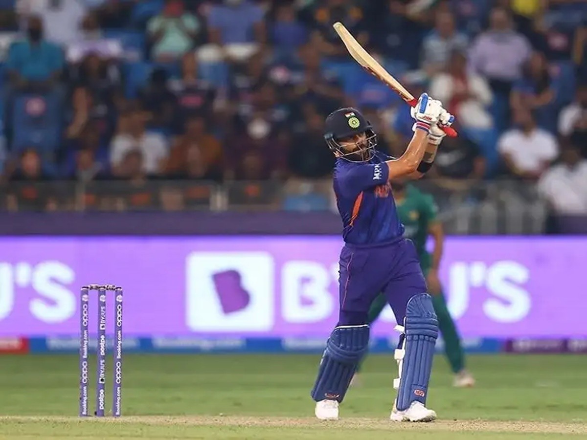 ఆదుకున్న కోహ్లీ… పాక్ ముందు 152 పరుగుల టార్గెట్