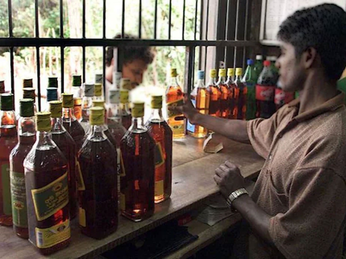 తెలంగాణ సర్కార్‌కు దసరా కిక్‌ : 5 రోజుల్లో రూ.685కోట్ల మద్యం అమ్మకాలు !