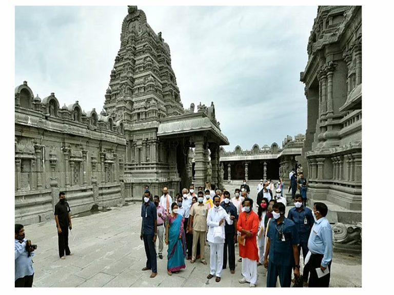 యాదాద్రి చేరుకున్న సీఎం కేసీఆర్