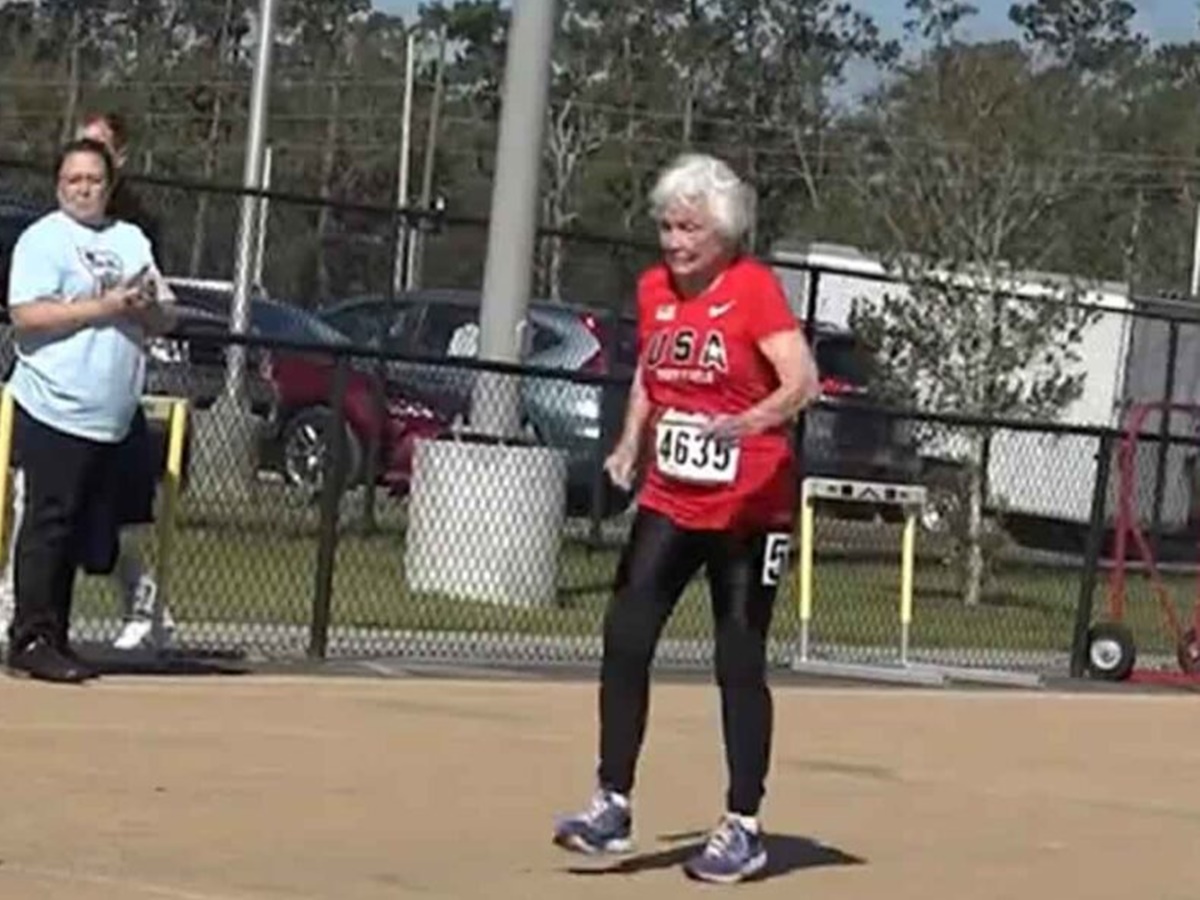 105 ఏళ్ల వయసులో ప్రపంచ రికార్డు సృష్టించిన బామ్మ