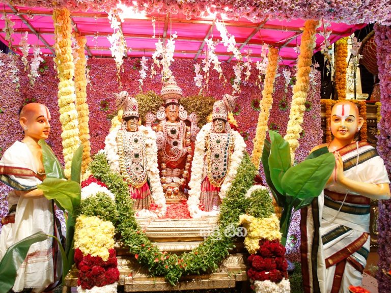 అంగరంగ వైభవంగా తిరుమల శ్రీవేంకటేశ్వరుని కల్యాణం