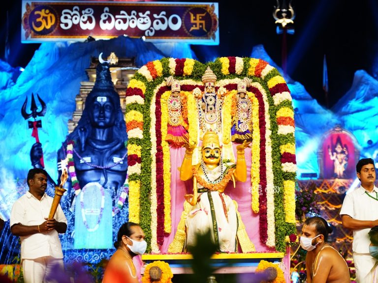 7వ రోజు కోటి దీపోత్సవం… వైభవంగా ద్వారకాతిరుమల వెంకటేశుడి కల్యాణం